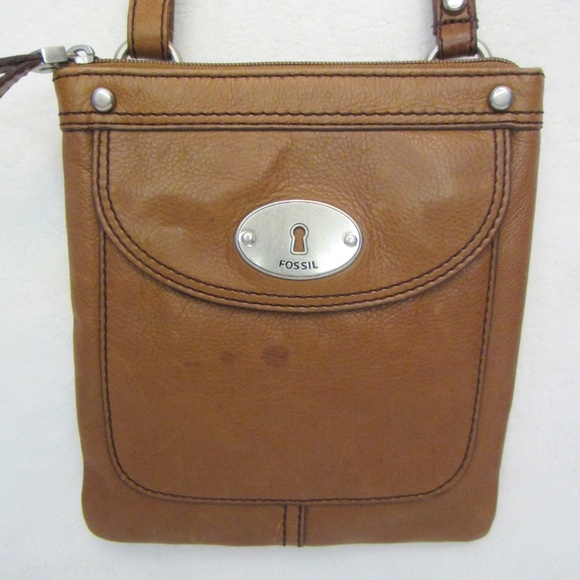 Fossil Cow Hide Leather Brown Crossbody Keyhole Accent Zipper Closure Zip Close - Picture 4 of 10